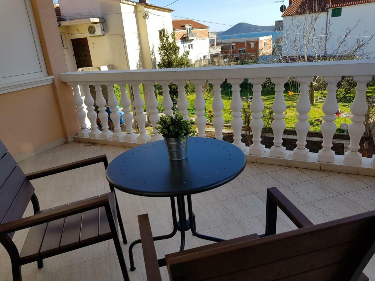 Apartmani Mira Vodice Exterior foto