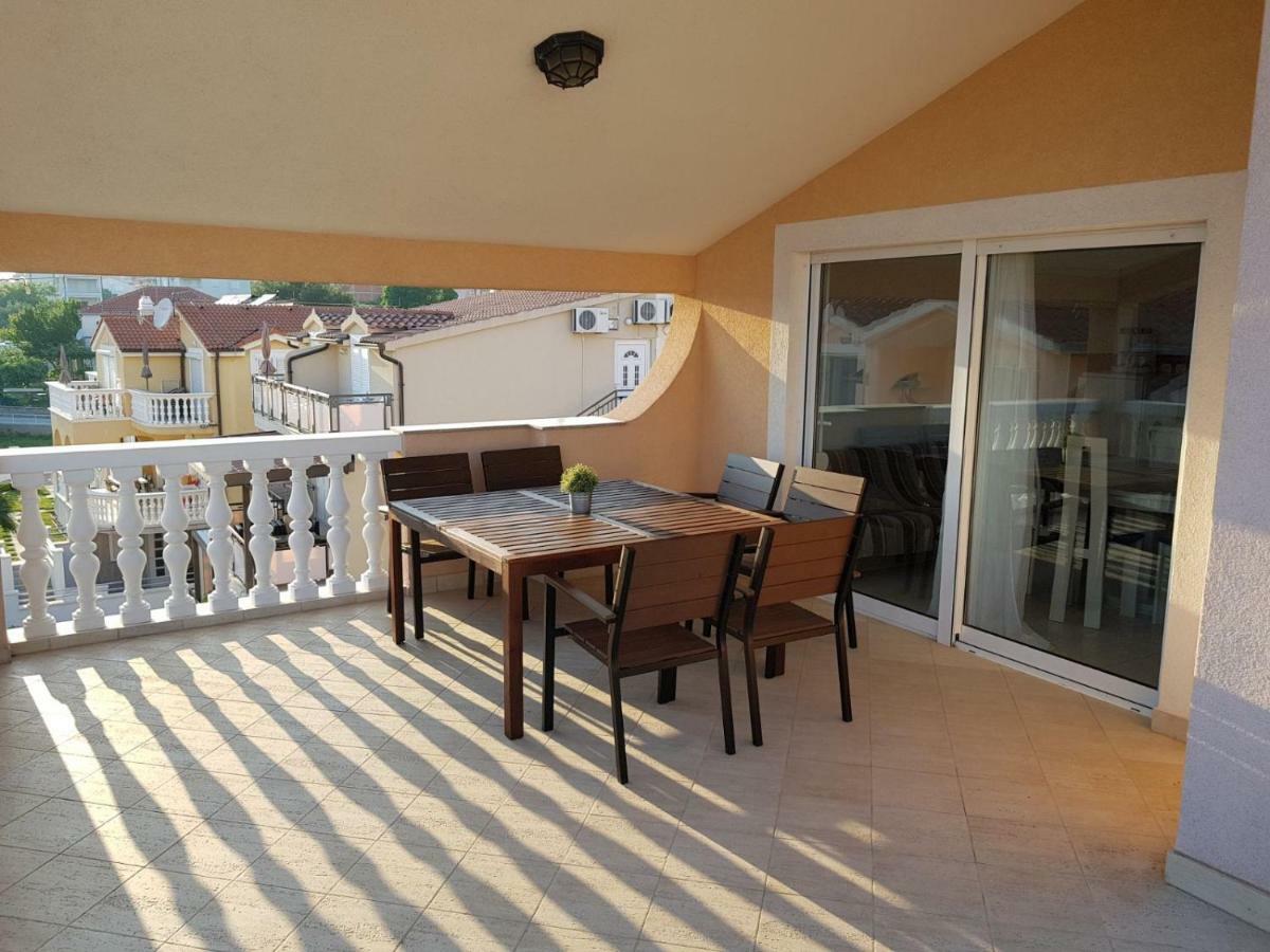 Apartmani Mira Vodice Exterior foto